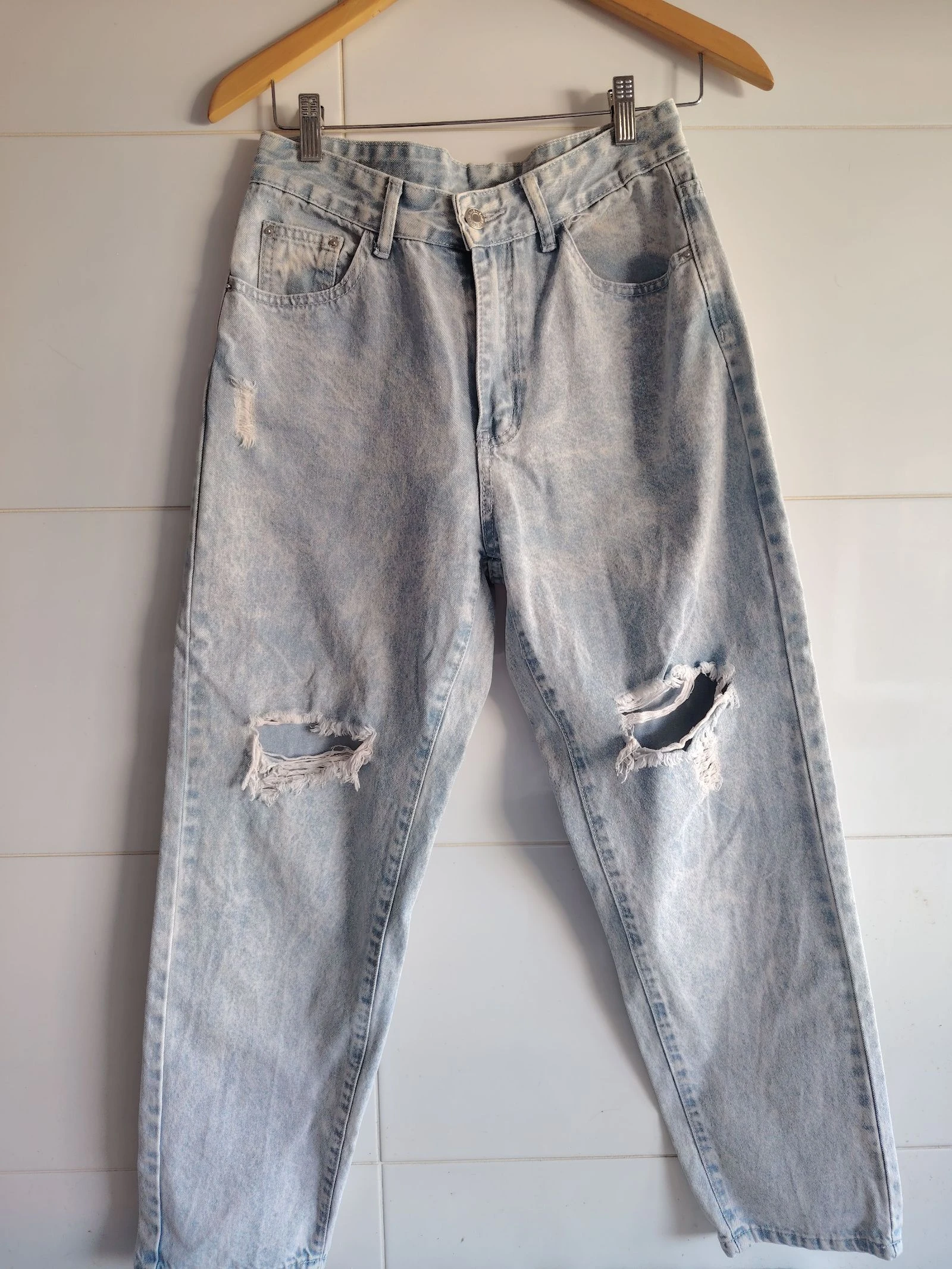 Vaquero mom fit azul claro roto – Talla 38 – Nuevo